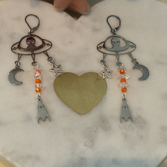 𝑨𝒍𝒊𝒆𝒏 𝑪𝒓𝒚𝒔𝒕𝒂𝒍  𝑬𝒂𝒓𝒓𝒊𝒏𝒈𝒔 - Picture 3 of 4